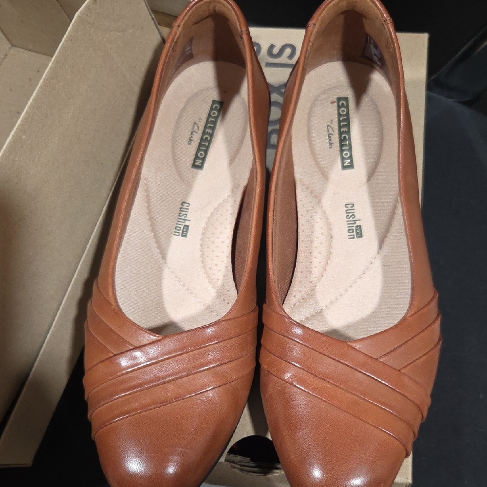 Clarks Women's Tan Loafers